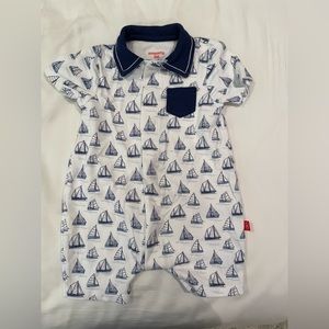 Adorable Magnetic Me onesie 9-12 months in very good condition!